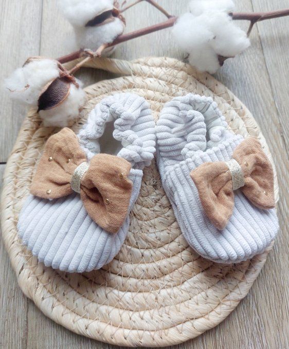 Chaussons en velours bébé modèles filles